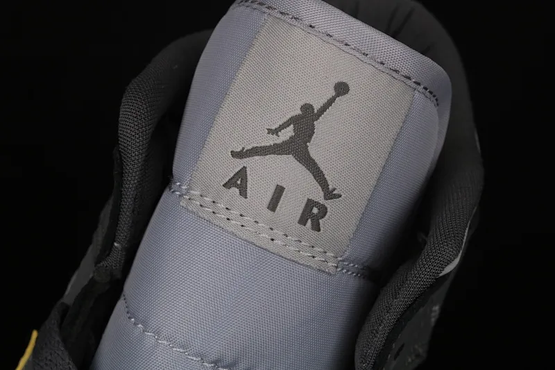 All Categories Air Jordan Jordan Series Basketball Shoes Air Jordan 1 Mid Special Price G Version Pure Original Air Jordan 1 Mid AJ1 Joe 1 Gray Pink China Basketball Shoes BQ6472-020